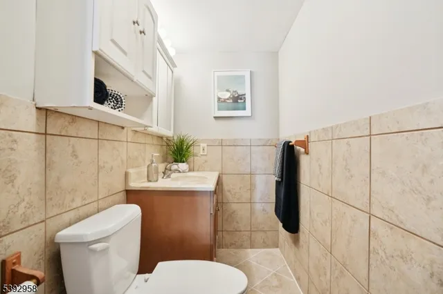 $899,900 | 16 Jaclyn Drive, East Hanover, NJ 07936