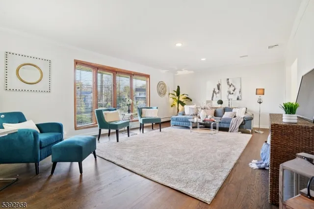 $899,900 | 16 Jaclyn Drive, East Hanover, NJ 07936