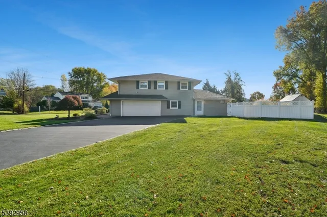 $899,900 | 16 Jaclyn Drive, East Hanover, NJ 07936