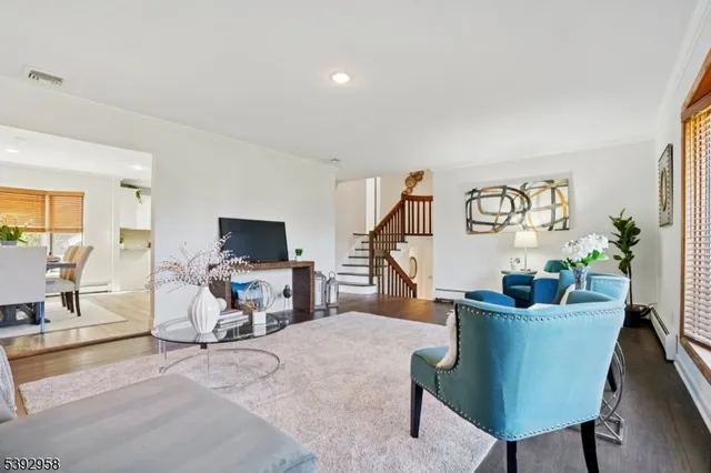 $899,900 | 16 Jaclyn Drive, East Hanover, NJ 07936