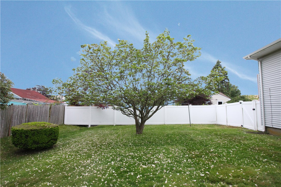 10 Pocono Road Middletown, RI 02842 - Photo 11 of 41
