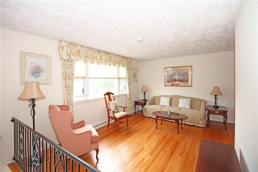 10 Pocono Road Middletown, RI 02842 - Photo 13 of 41
