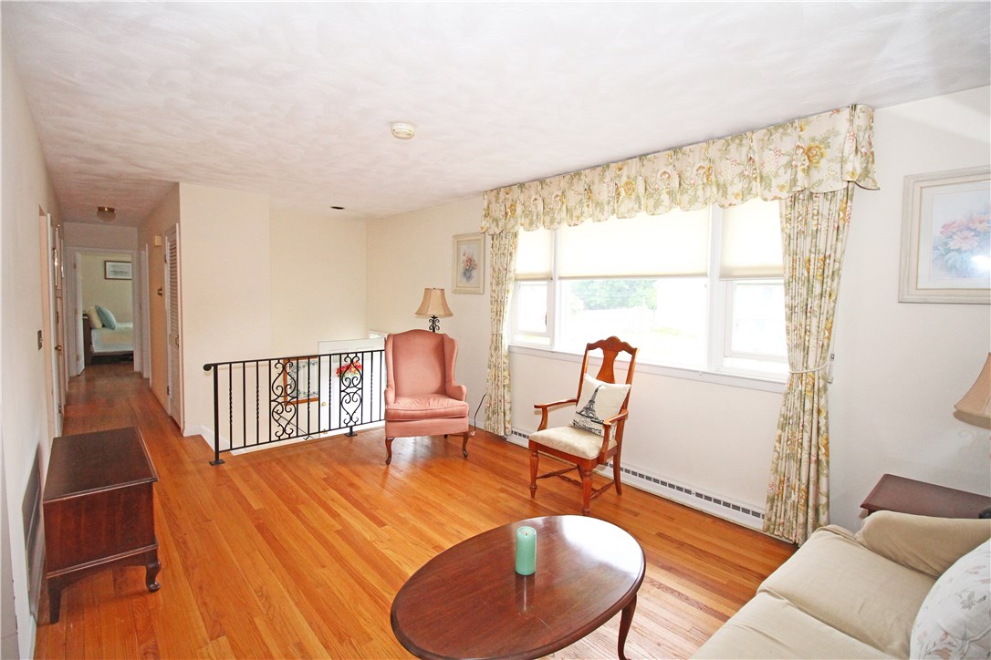 10 Pocono Road Middletown, RI 02842 - Photo 14 of 41