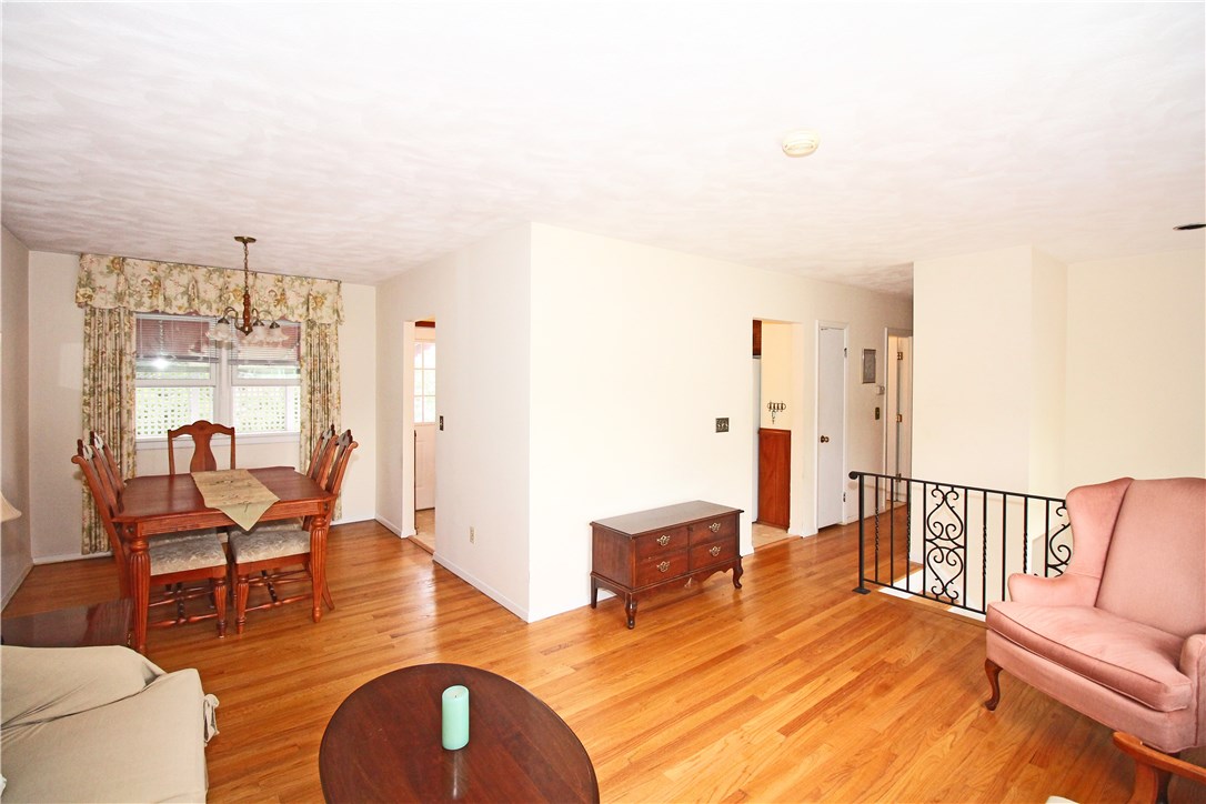10 Pocono Road Middletown, RI 02842 - Photo 16 of 41