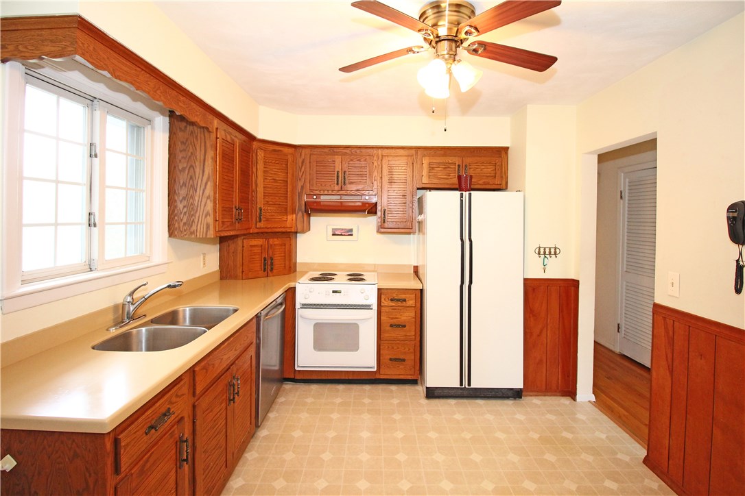 10 Pocono Road Middletown, RI 02842 - Photo 18 of 41