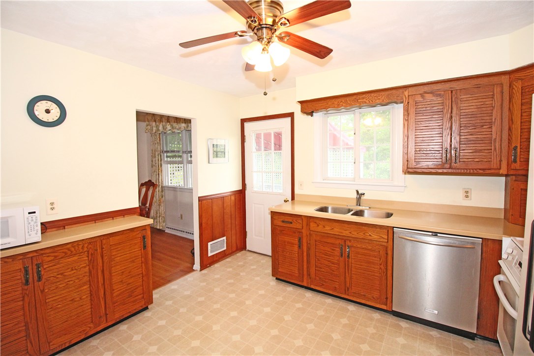10 Pocono Road Middletown, RI 02842 - Photo 20 of 41