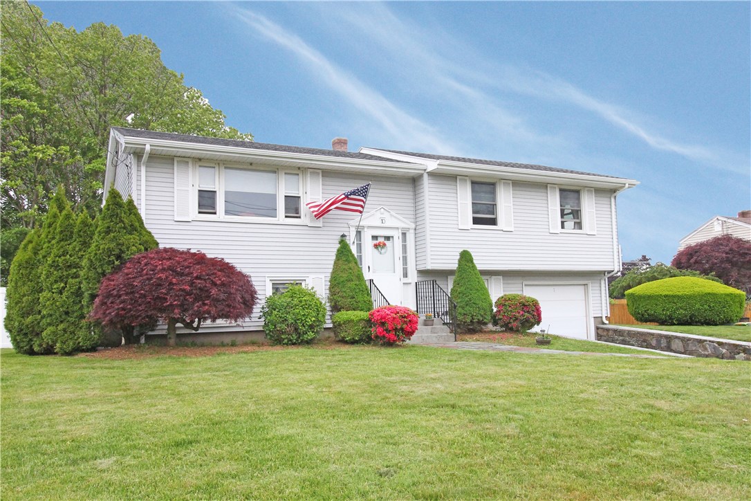 10 Pocono Road Middletown, RI 02842 - Photo 2 of 41