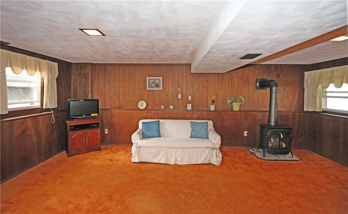 10 Pocono Road Middletown, RI 02842 - Photo 32 of 41