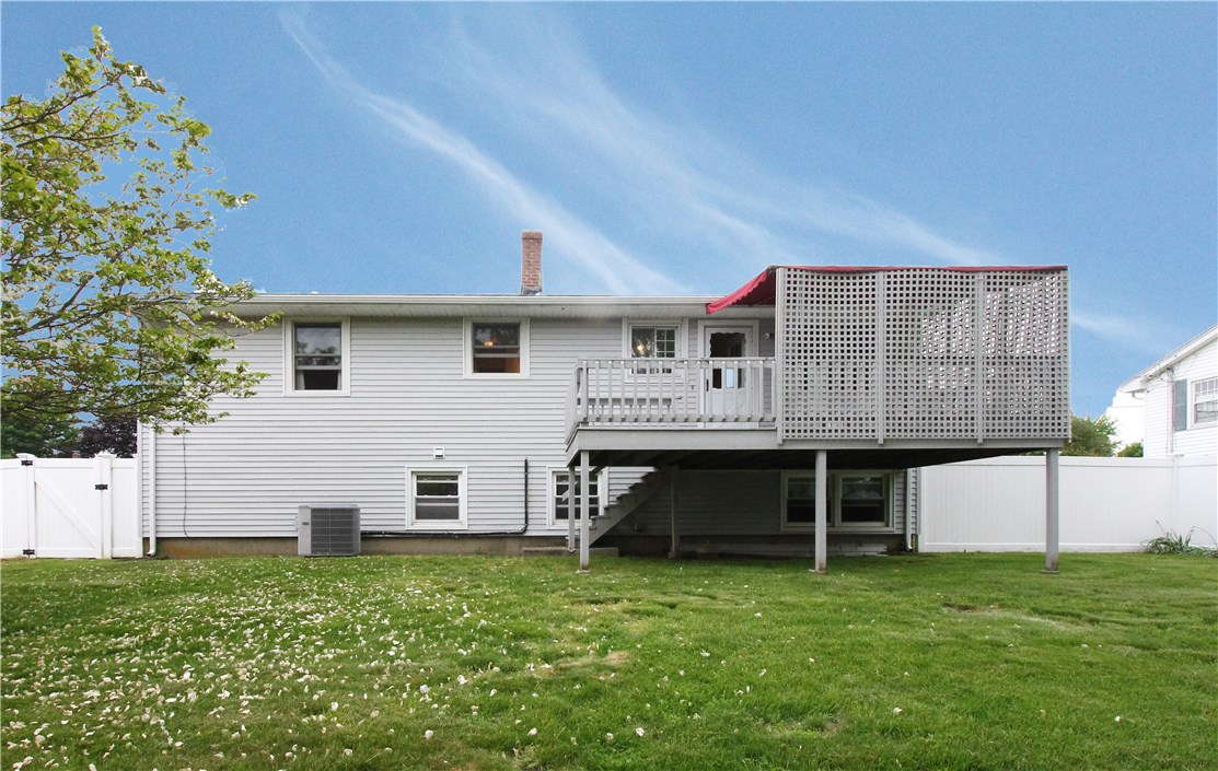 10 Pocono Road Middletown, RI 02842 - Photo 6 of 41