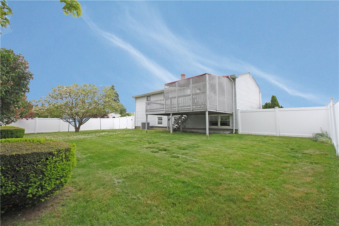 10 Pocono Road Middletown, RI 02842 - Photo 7 of 41