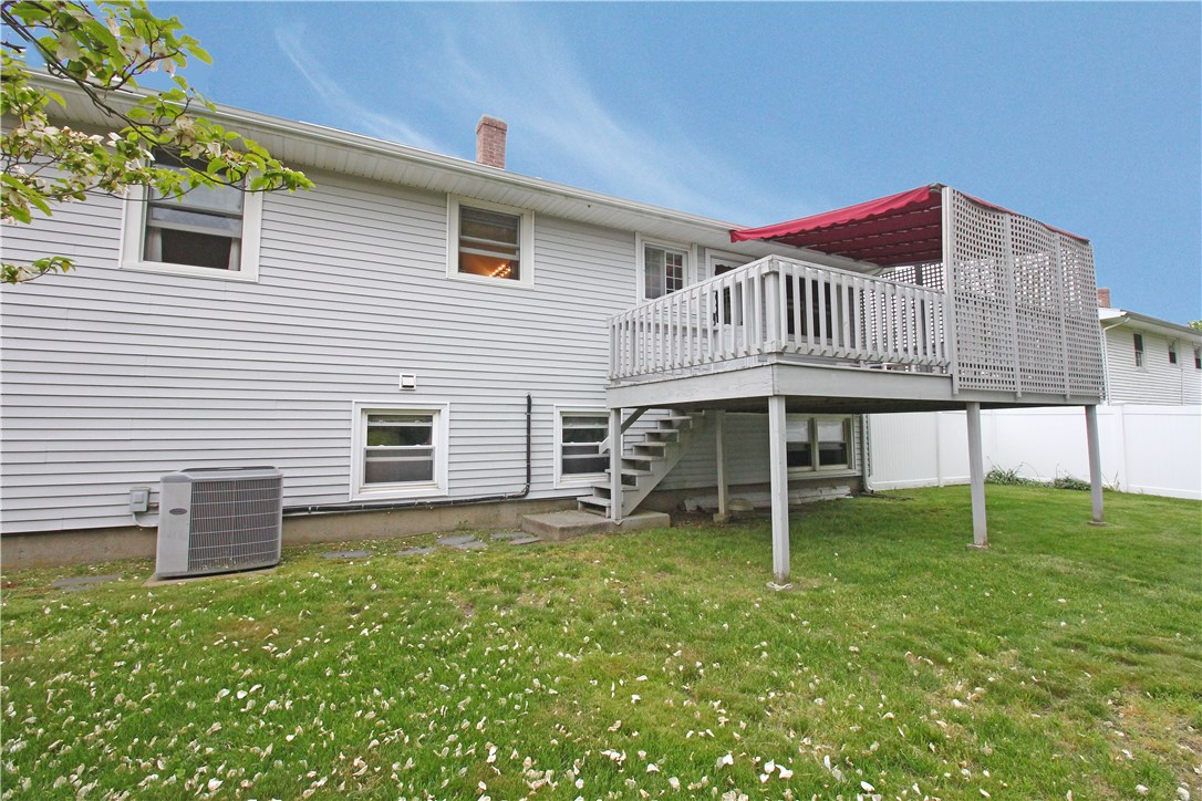 10 Pocono Road Middletown, RI 02842 - Photo 8 of 41