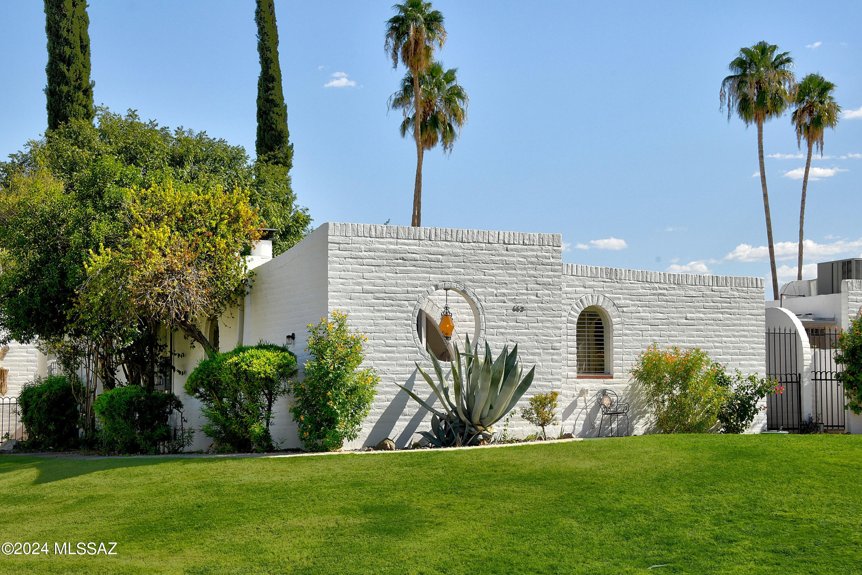 662 West Roller Coaster Road Tucson, AZ 85704 - Photo 1 of 27 Gallery Image 1
