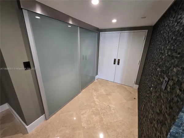 $5,550 | 11113 Biscayne Boulevard, Unit 854, Miami, FL 33181