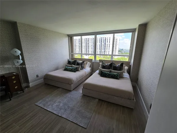 $5,550 | 11113 Biscayne Boulevard, Unit 854, Miami, FL 33181