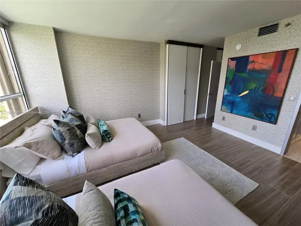 $5,550 | 11113 Biscayne Boulevard, Unit 854, Miami, FL 33181