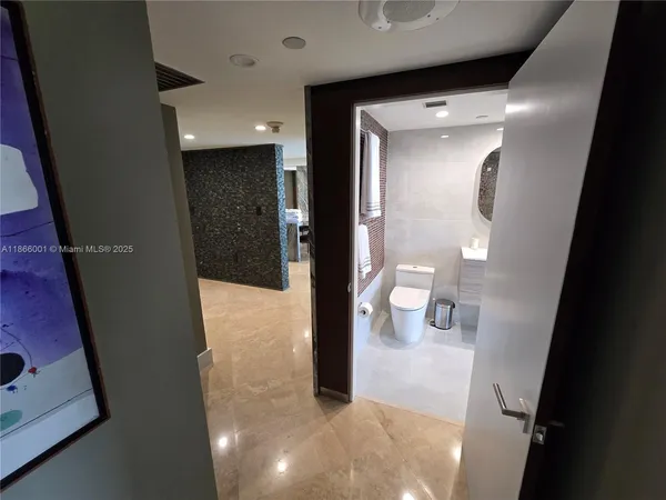 $5,550 | 11113 Biscayne Boulevard, Unit 854, Miami, FL 33181