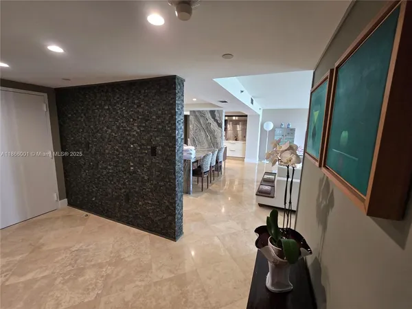 $5,550 | 11113 Biscayne Boulevard, Unit 854, Miami, FL 33181