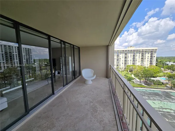 $5,550 | 11113 Biscayne Boulevard, Unit 854, Miami, FL 33181