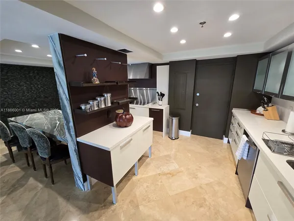 $5,550 | 11113 Biscayne Boulevard, Unit 854, Miami, FL 33181