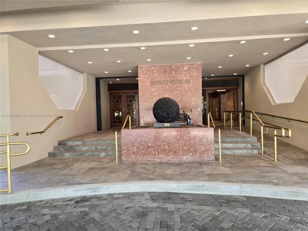 $5,550 | 11113 Biscayne Boulevard, Unit 854, Miami, FL 33181