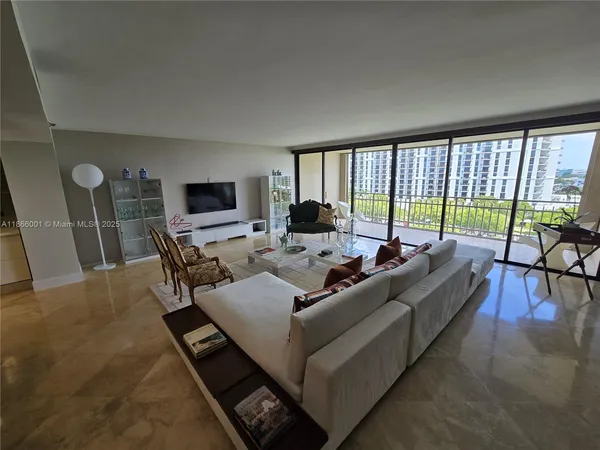 $5,550 | 11113 Biscayne Boulevard, Unit 854, Miami, FL 33181
