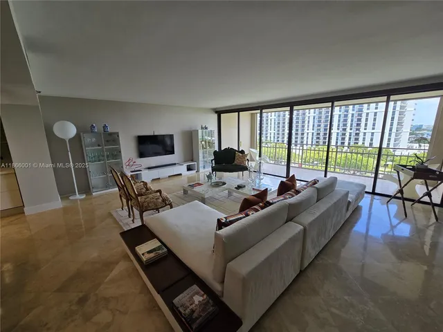 $5,550 | 11113 Biscayne Boulevard, Unit 854, Miami, FL 33181