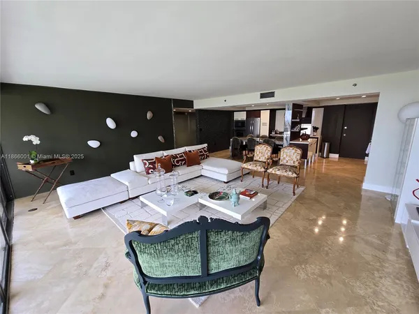 $5,550 | 11113 Biscayne Boulevard, Unit 854, Miami, FL 33181