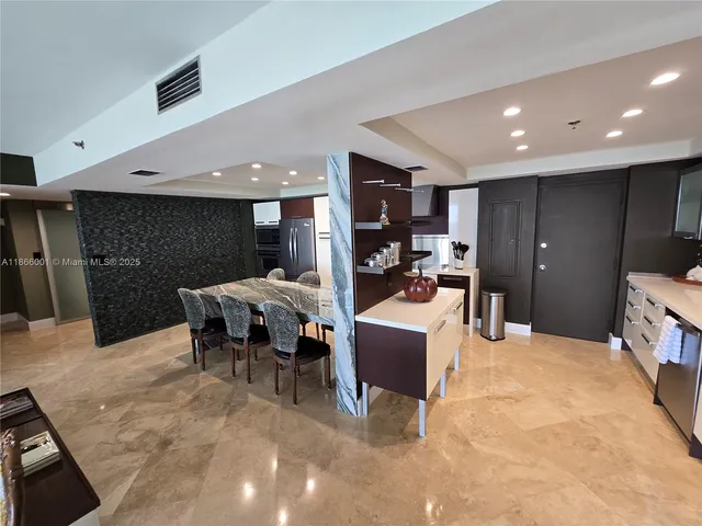 $5,550 | 11113 Biscayne Boulevard, Unit 854, Miami, FL 33181