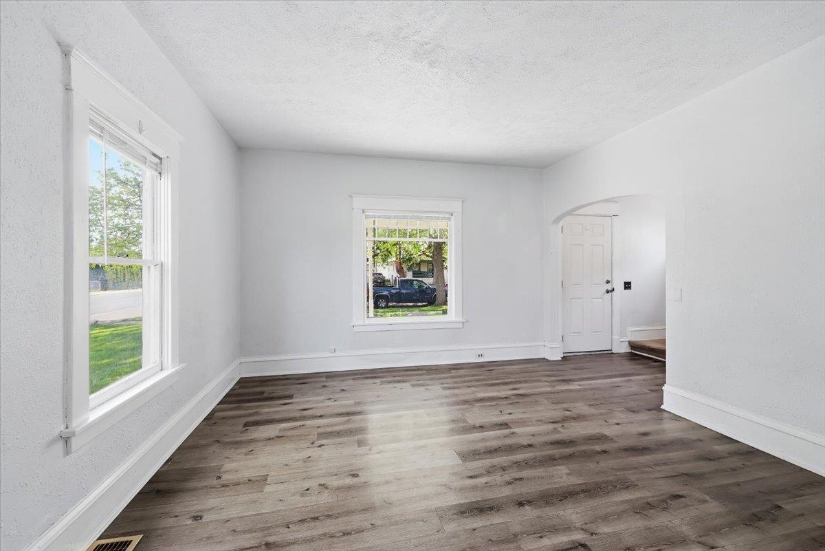 2633 North Stevens Street Spokane, WA 99205 - Photo 4 of 17