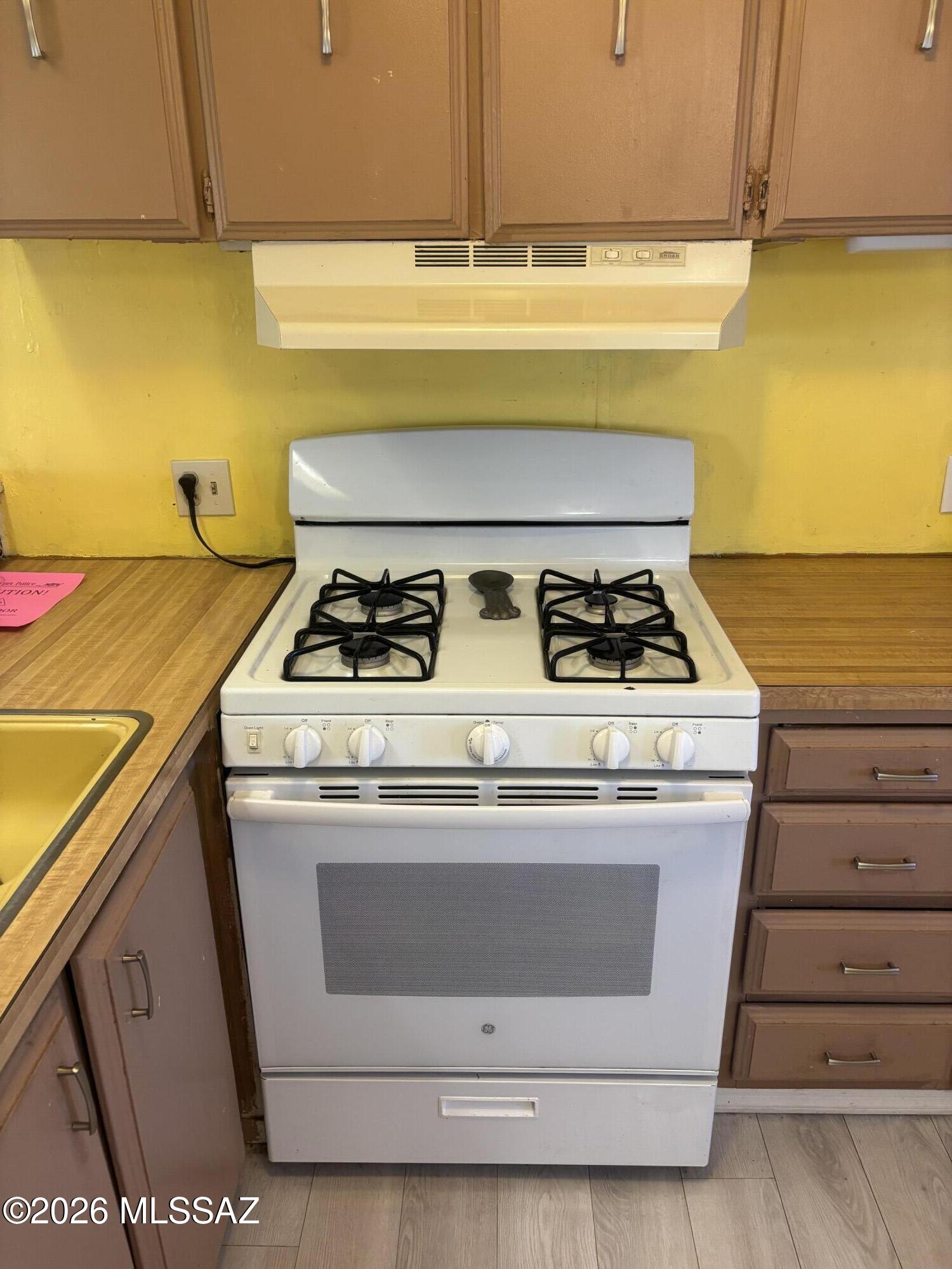 4550 North Flowing Wells Road, Unit 65 Tucson, AZ 85705 - Photo 11 of 50 a close view of washer and dryer