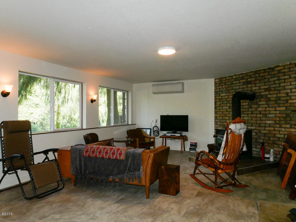 1340 Logsden Road Siletz, OR 97380 - Photo 25 of 60 Family Room