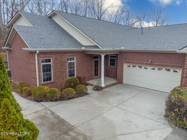 $469,900 | 2383 Mountain Drive, Lenoir City, TN 37772