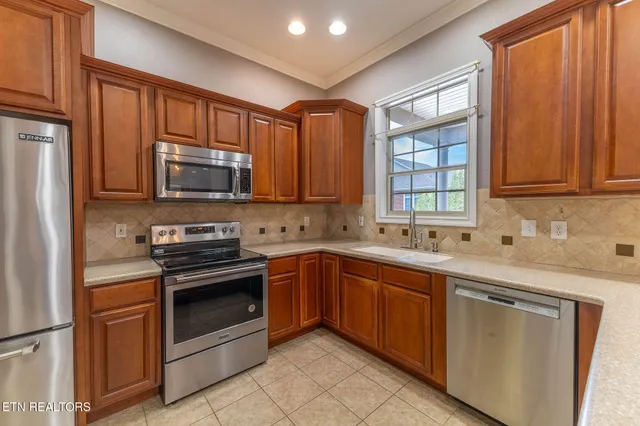 $469,900 | 2383 Mountain Drive, Lenoir City, TN 37772