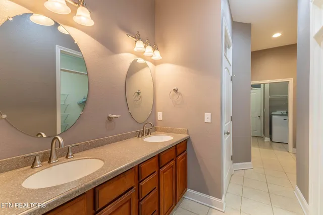 $469,900 | 2383 Mountain Drive, Lenoir City, TN 37772