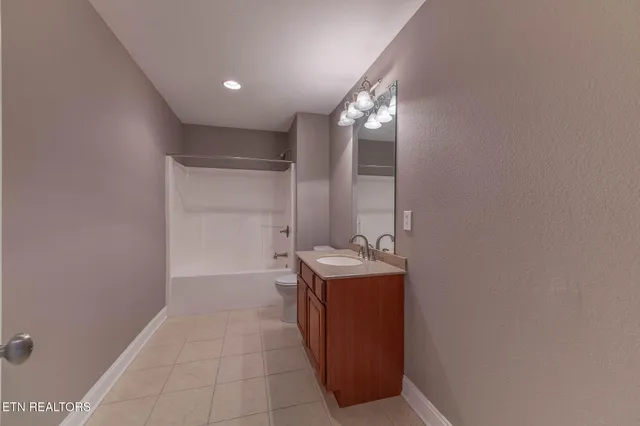 $469,900 | 2383 Mountain Drive, Lenoir City, TN 37772