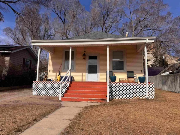 $210,000 | 424 West Railroad Avenue, Green River, WY 82935