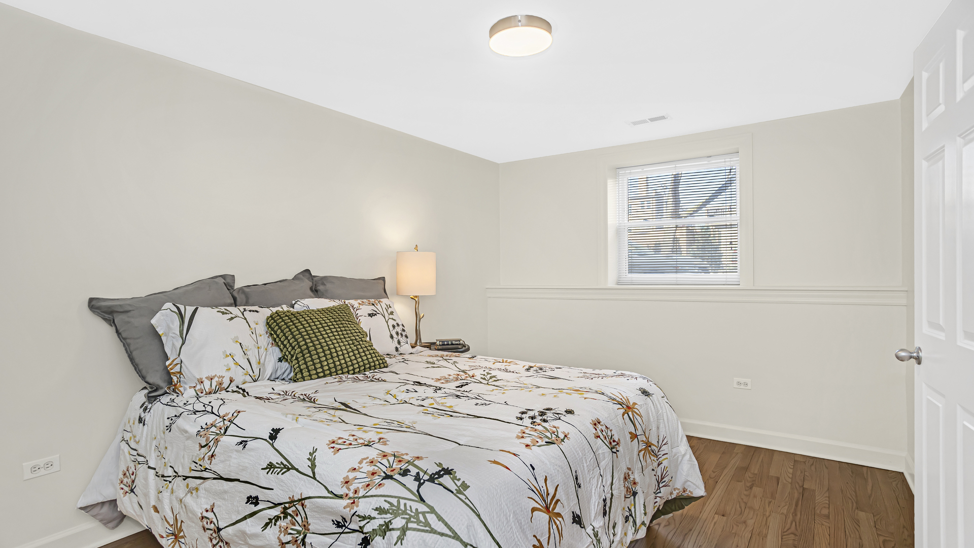 1405 West Rascher Avenue, Unit G Chicago, IL 60640 - Photo 8 of 14 Gallery Image 8