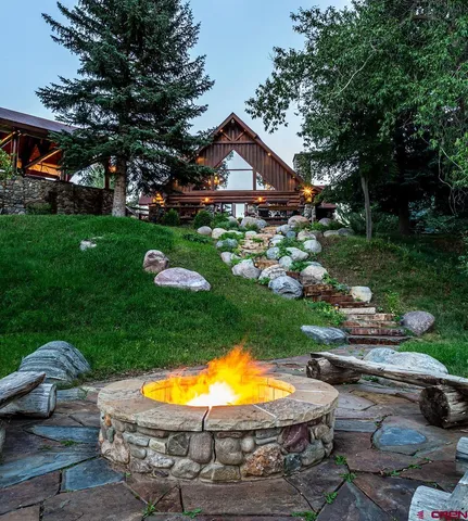 a view of a house with swimming pool and yard