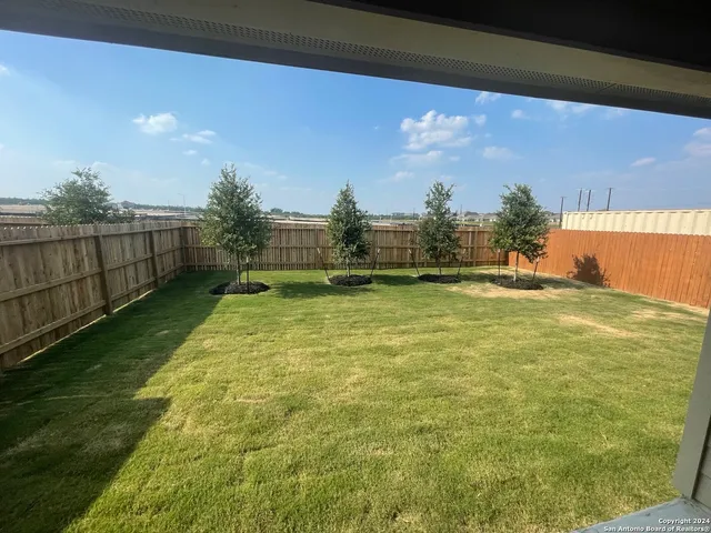 $2,095 | 198 Sparrowhawk, San Antonio, TX 78253