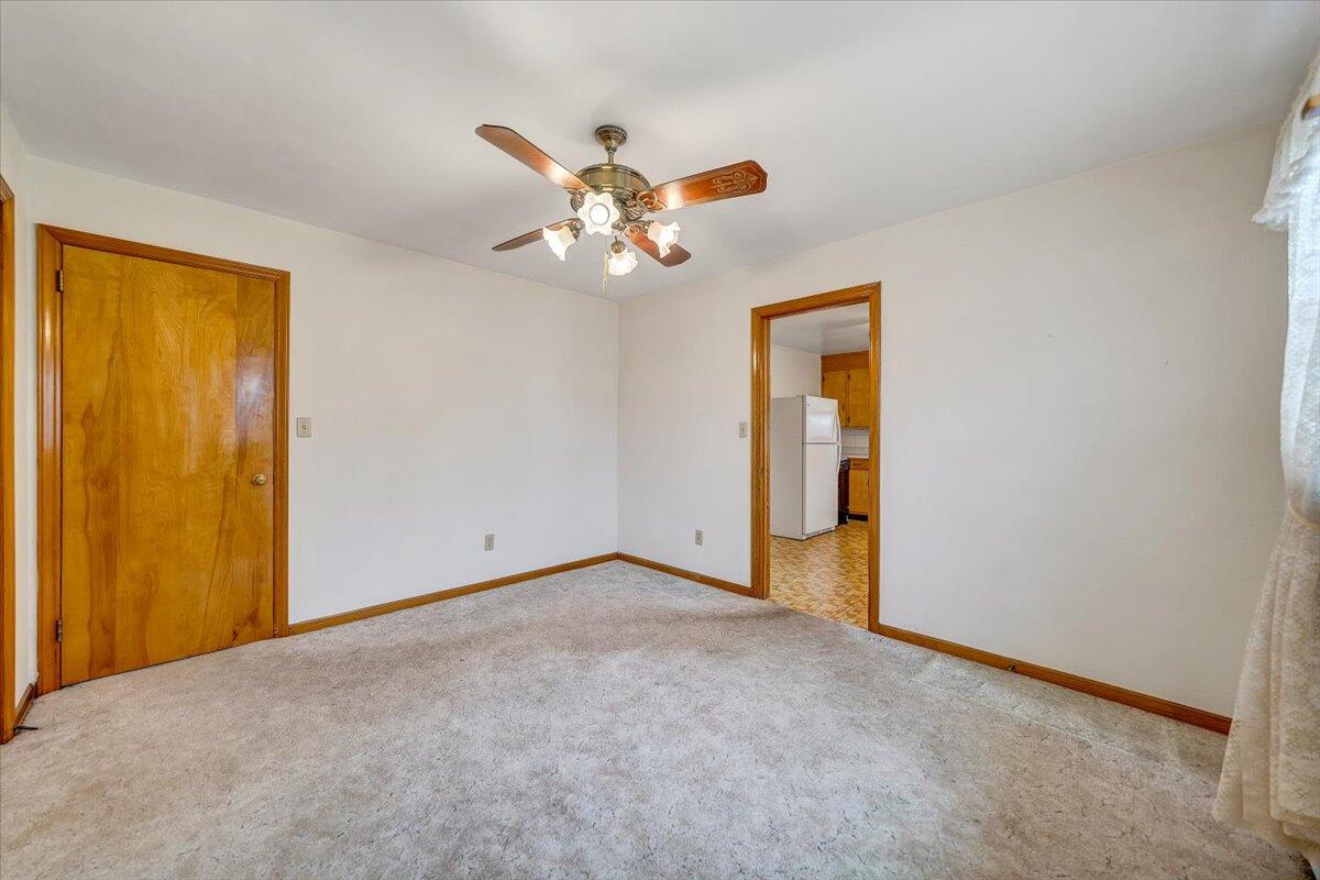 626 Santee Road Roanoke, VA 24019 - Photo 16 of 56 a view of an empty room with a window