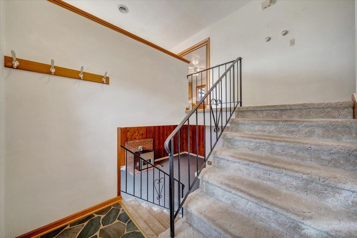 626 Santee Road Roanoke, VA 24019 - Photo 2 of 56 a view of entryway