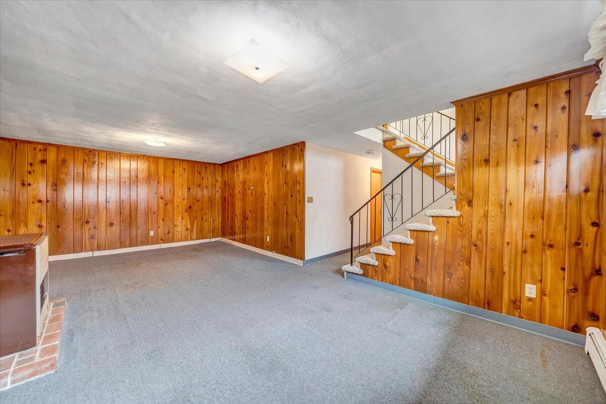 626 Santee Road Roanoke, VA 24019 - Photo 29 of 56 an empty room with windows