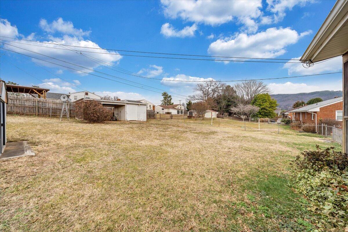 626 Santee Road Roanoke, VA 24019 - Photo 47 of 56 a view of a outdoor space