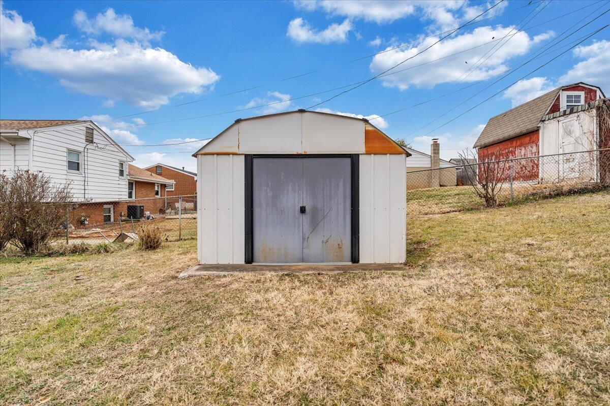 626 Santee Road Roanoke, VA 24019 - Photo 48 of 56 a view of a house with a big yard