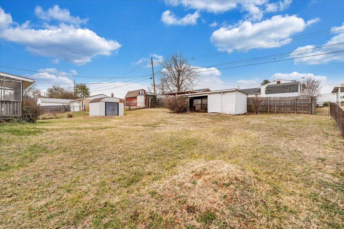 626 Santee Road Roanoke, VA 24019 - Photo 50 of 56 a view of a big room with table and chairs