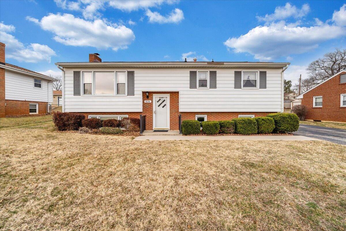 626 Santee Road Roanoke, VA 24019 - Photo 53 of 56 a front view of a house with a yard