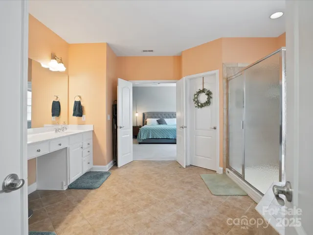 a en suite bathroom with a sink and a mirror