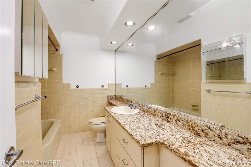 7 Vernier Road Grosse Pointe Shores, MI 48236 - Photo 20 of 25