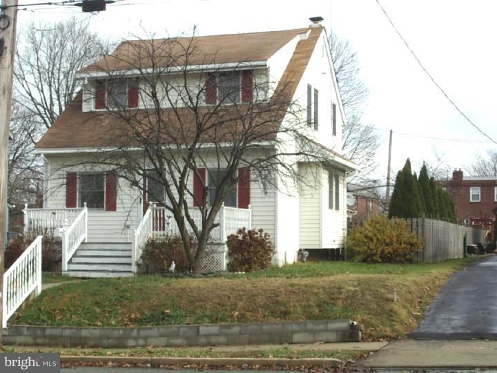 31 Upland Road Brookhaven, PA 19015 - Photo 3 of 25 Exterior Front