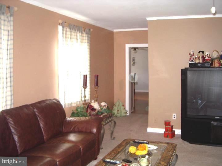 31 Upland Road Brookhaven, PA 19015 - Photo 22 of 25 Family Room